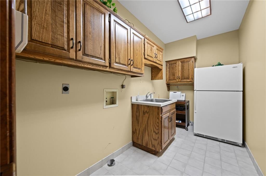 Photo 14 of 71 - 12600 Flint Street, Overland Park, KS 66213