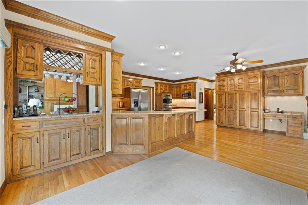 Photo 15 of 71 - 12600 Flint Street, Overland Park, KS 66213