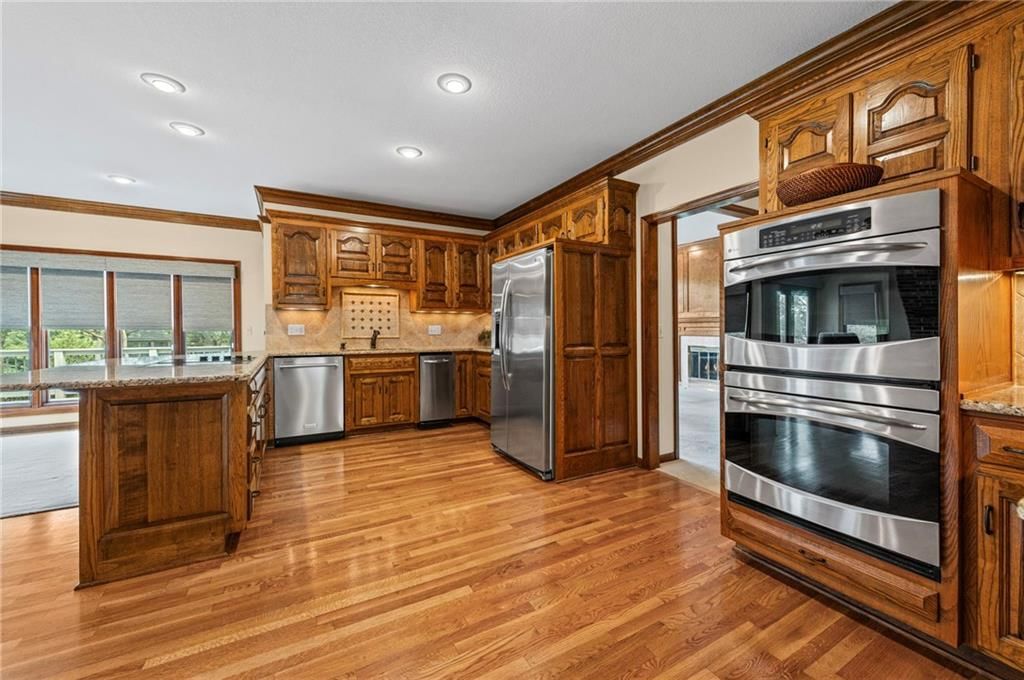 Photo 8 of 71 - 12600 Flint Street, Overland Park, KS 66213