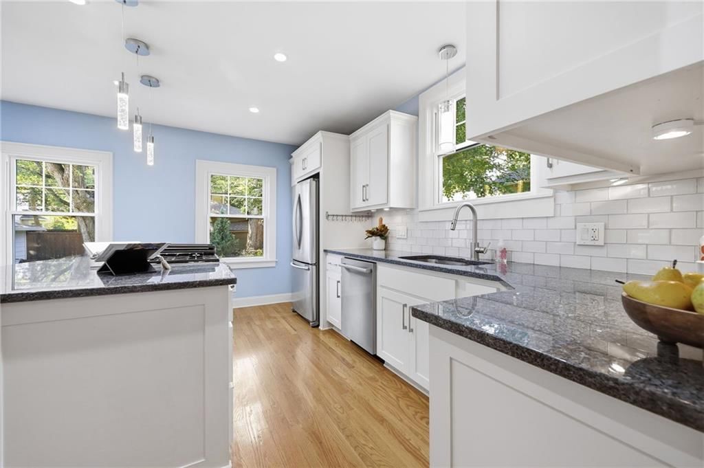 6124 Oak Street — photo 9