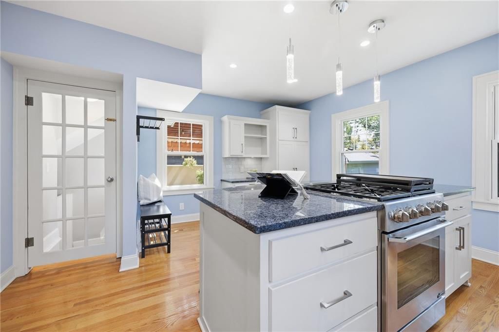 6124 Oak Street — photo 10