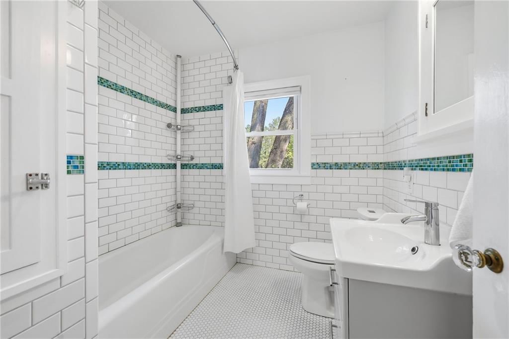 6124 Oak Street — photo 31