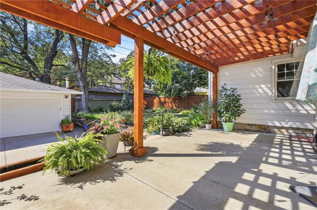 6124 Oak Street — photo 33