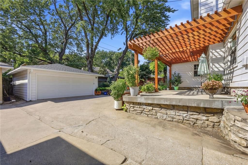 6124 Oak Street — photo 38
