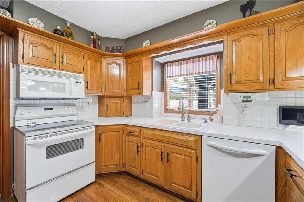 9314 W 117th Street — photo 15