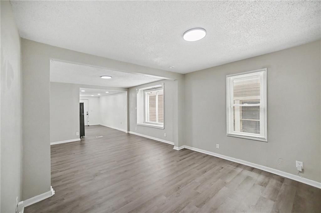 1911 N Allis Street — photo 5