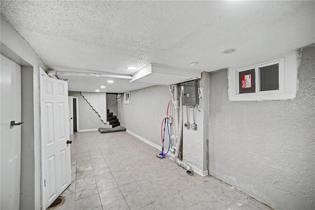 1911 N Allis Street — photo 16