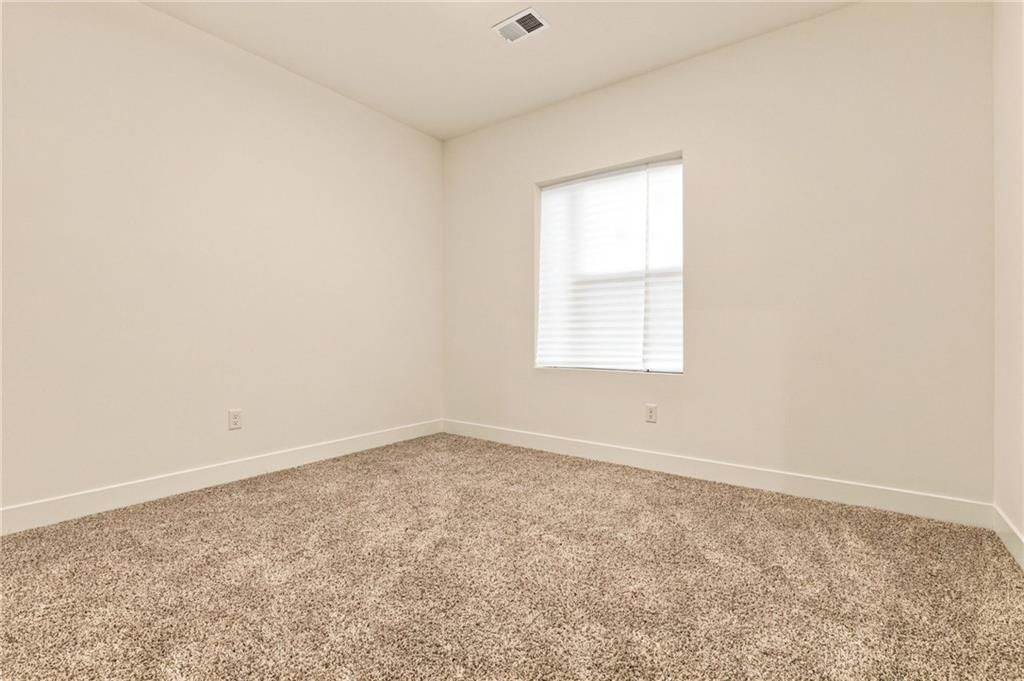 Photo 7 of 19 - 1705 NW 105th Terrace, Kansas City, MO 64155
