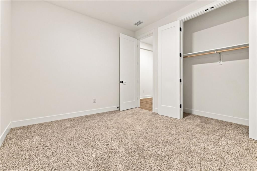Photo 9 of 19 - 1705 NW 105th Terrace, Kansas City, MO 64155