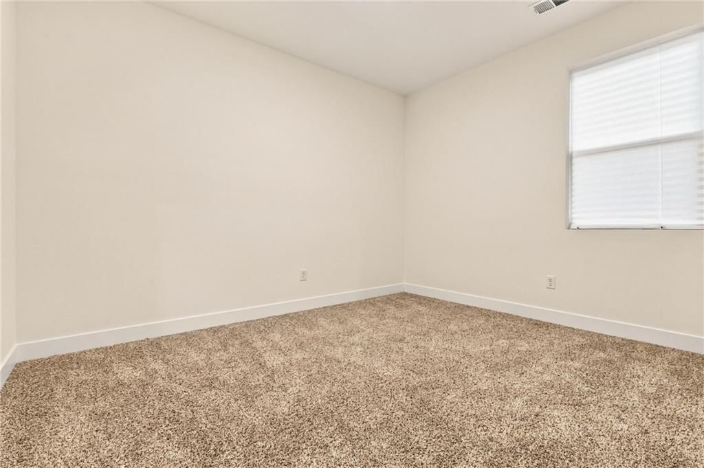 Photo 11 of 19 - 1705 NW 105th Terrace, Kansas City, MO 64155