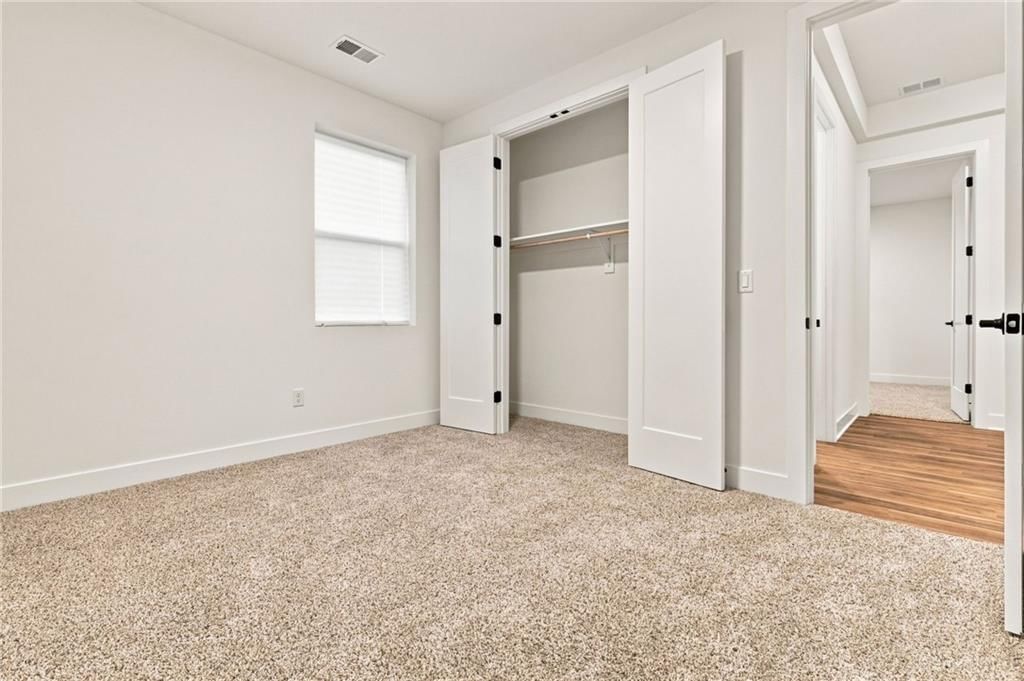 Photo 12 of 19 - 1705 NW 105th Terrace, Kansas City, MO 64155