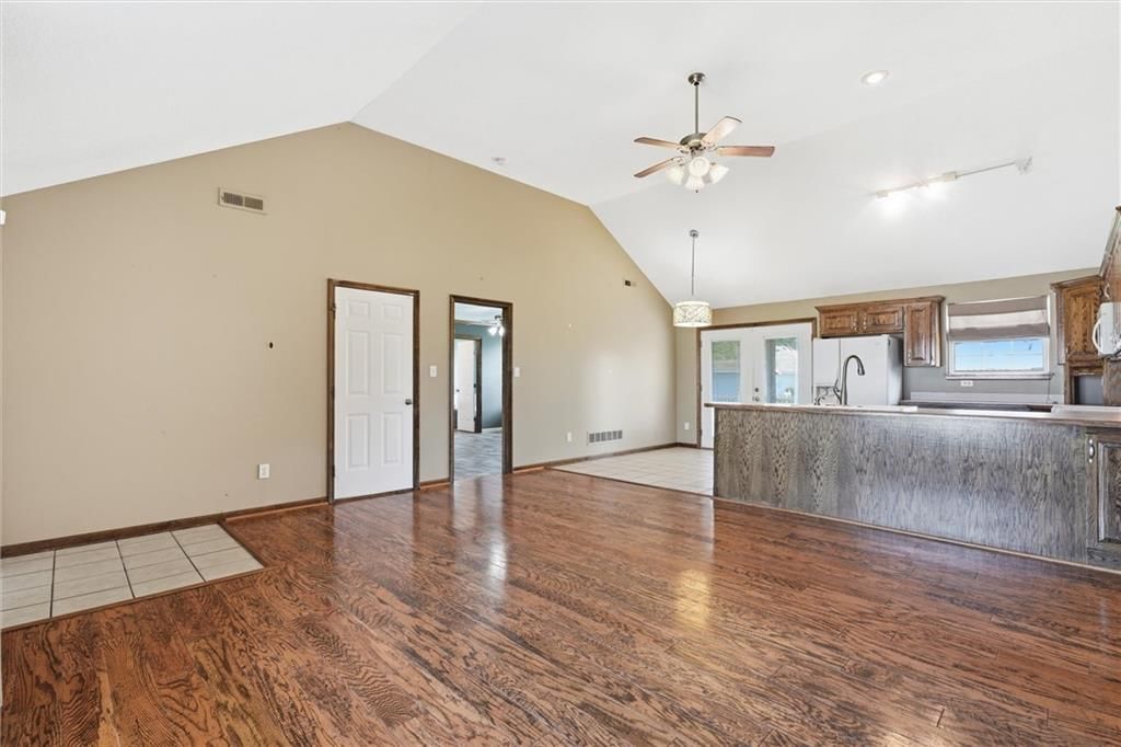 413 Graystone Drive — photo 8