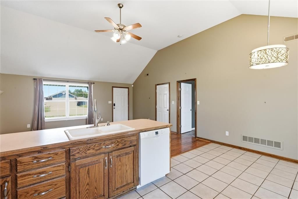 413 Graystone Drive — photo 16