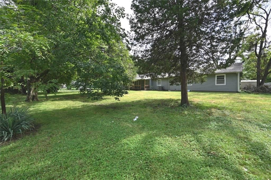 8900 Wayne Avenue — photo 31