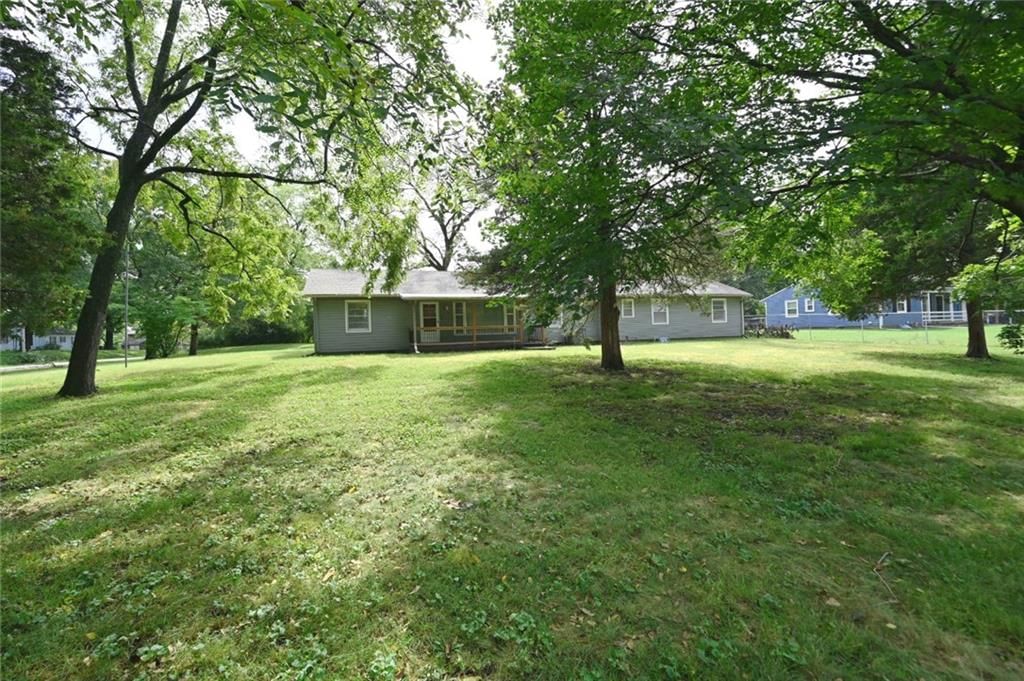 8900 Wayne Avenue — photo 32