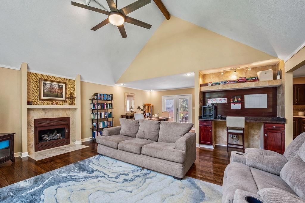 1312 Barnes Drive — photo 3