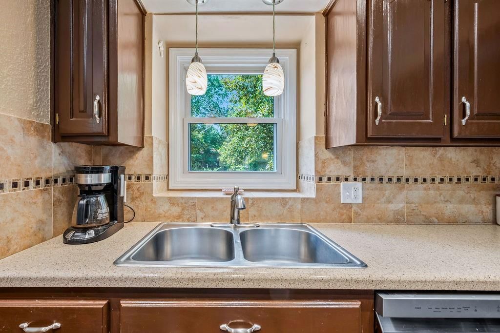1312 Barnes Drive — photo 5