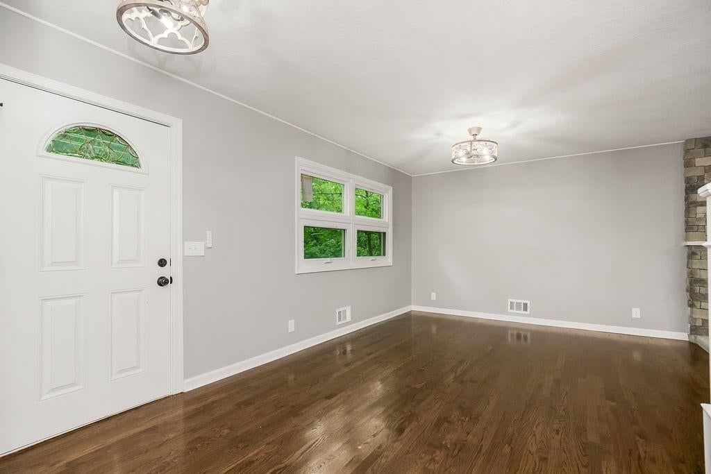 Photo 5 of 39 - 6807 N Walnut Street, Kansas City, MO 64118
