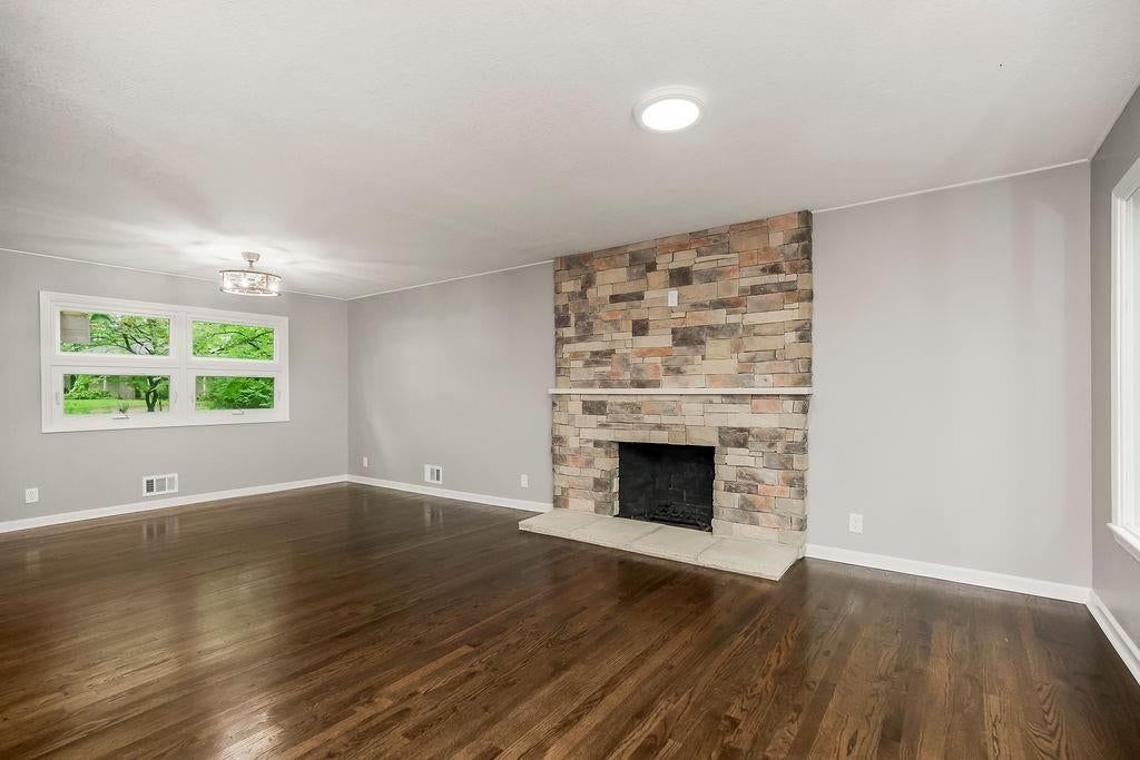 Photo 6 of 39 - 6807 N Walnut Street, Kansas City, MO 64118