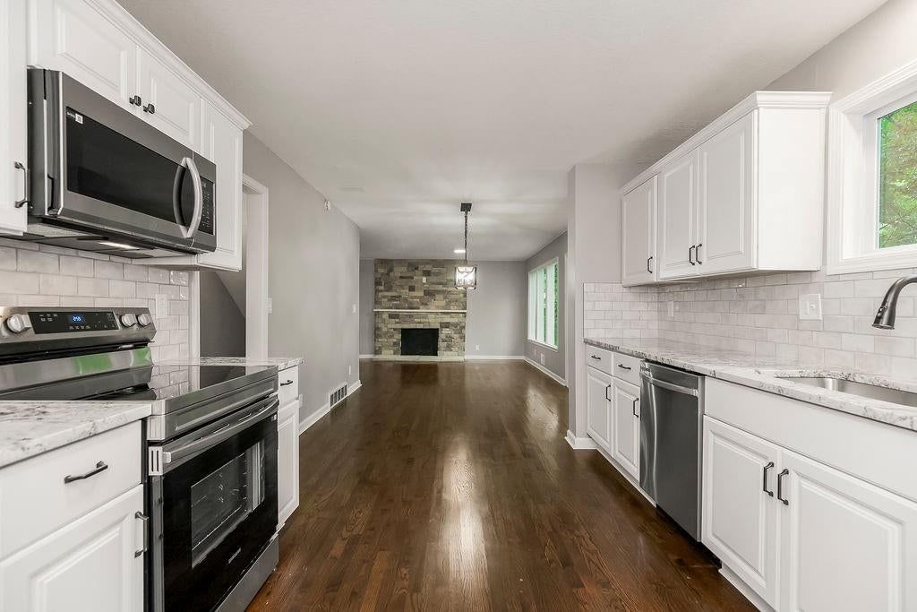 Photo 9 of 39 - 6807 N Walnut Street, Kansas City, MO 64118