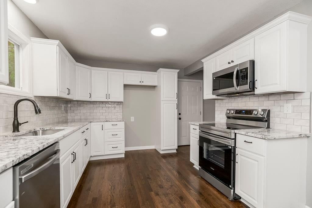Photo 10 of 39 - 6807 N Walnut Street, Kansas City, MO 64118