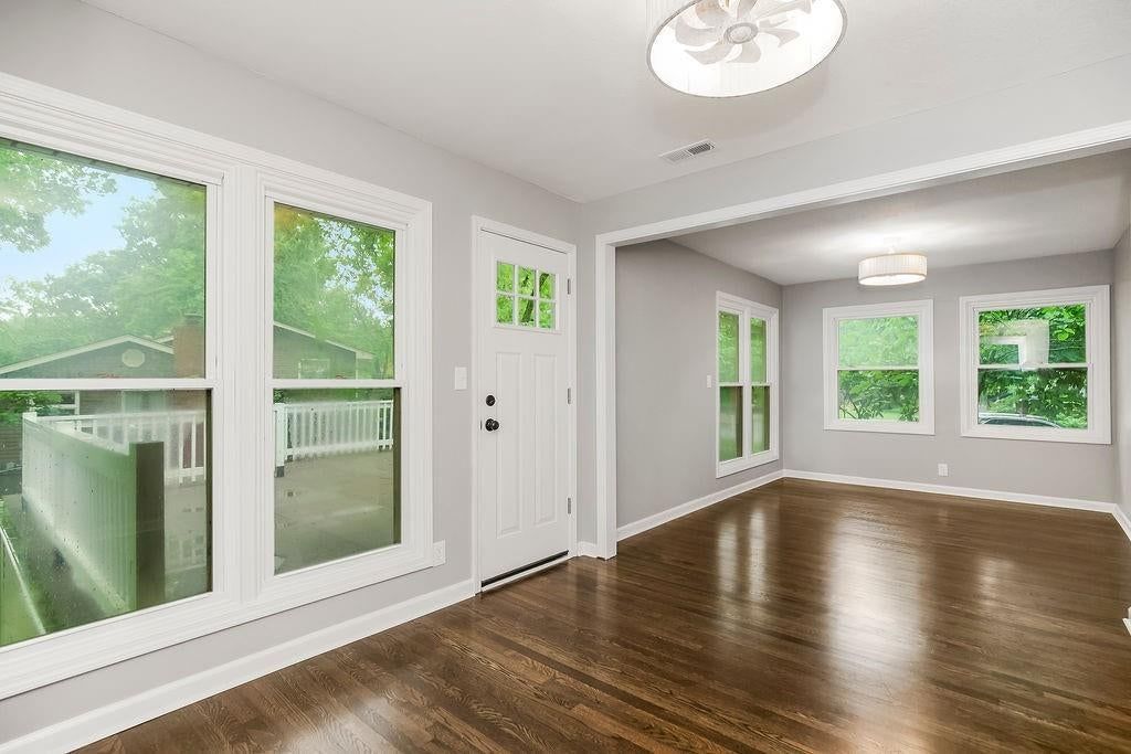 Photo 18 of 39 - 6807 N Walnut Street, Kansas City, MO 64118