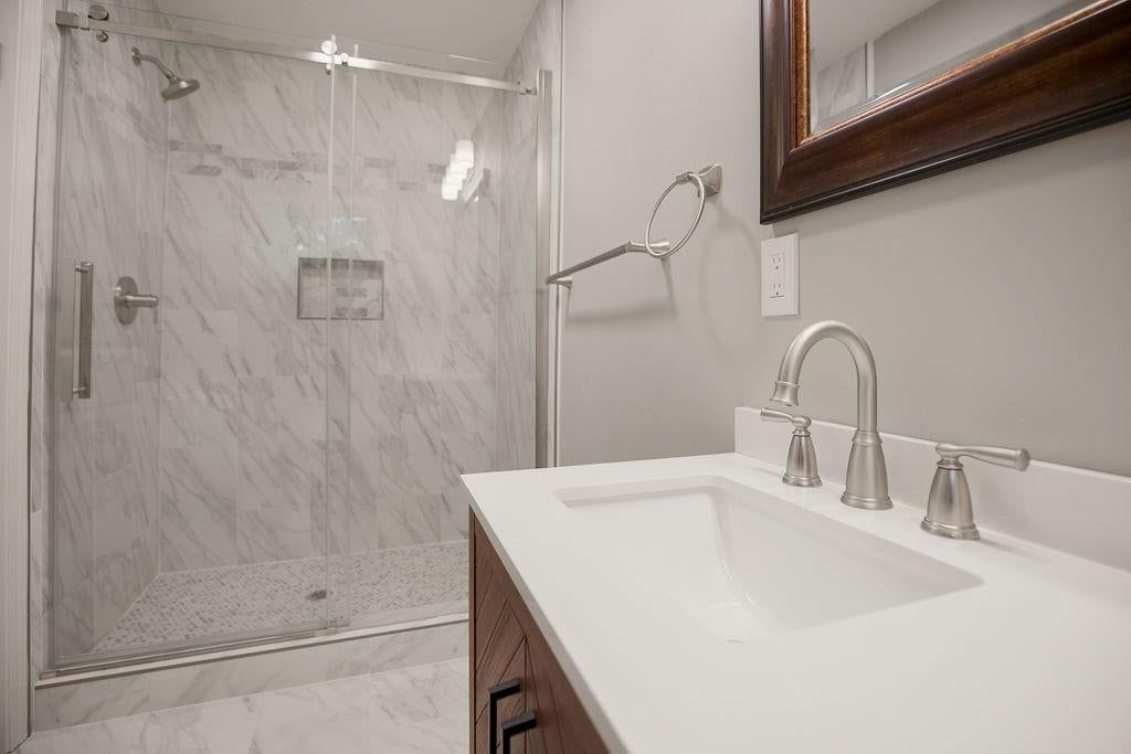 Photo 23 of 39 - 6807 N Walnut Street, Kansas City, MO 64118