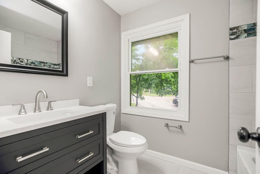 Photo 27 of 39 - 6807 N Walnut Street, Kansas City, MO 64118