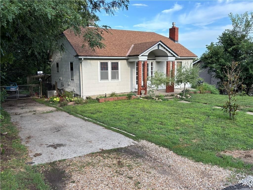 4205 N Kansas Avenue — photo 2