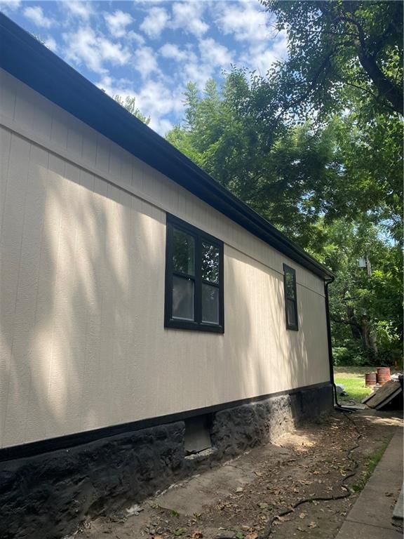 3222 E 11th Street — photo 3