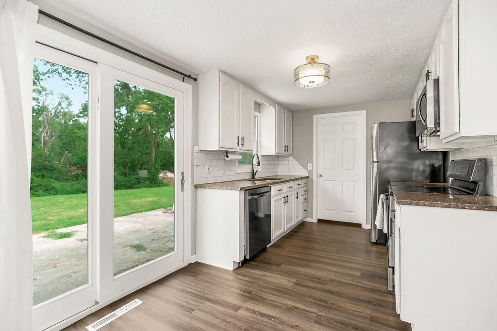 8109 N Summit Street — photo 8