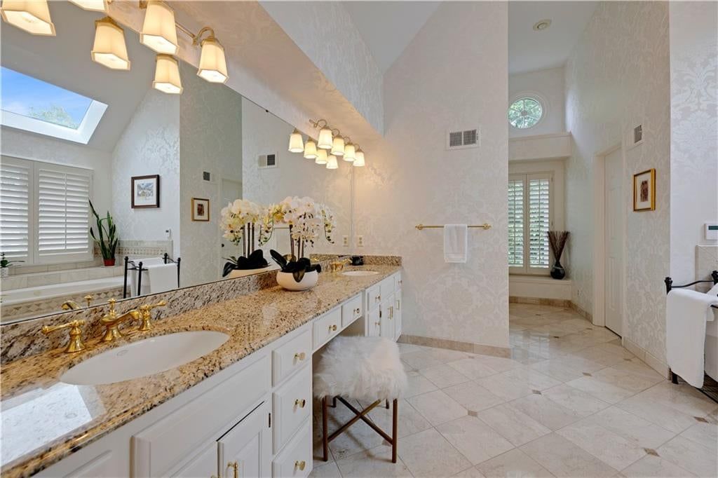 13845 Hadley Street — photo 32