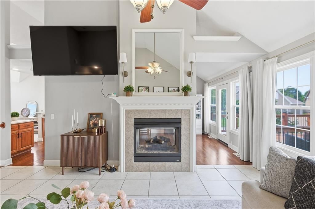 Photo 7 of 41 - 806 SW 34th Terrace, Lee's Summit, MO 64082