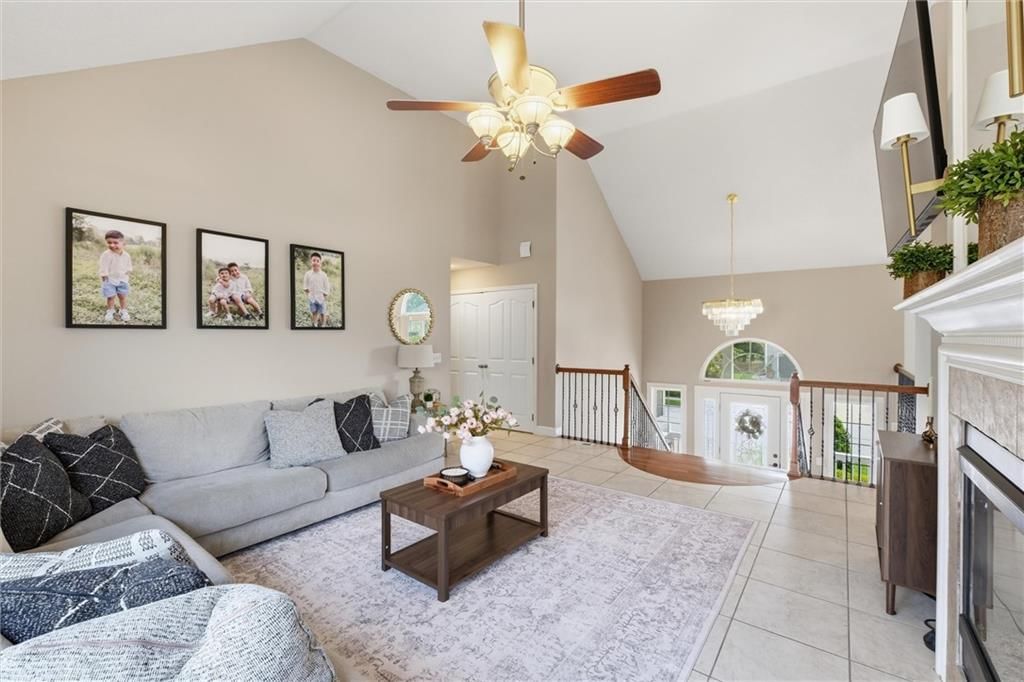 Photo 8 of 41 - 806 SW 34th Terrace, Lee's Summit, MO 64082