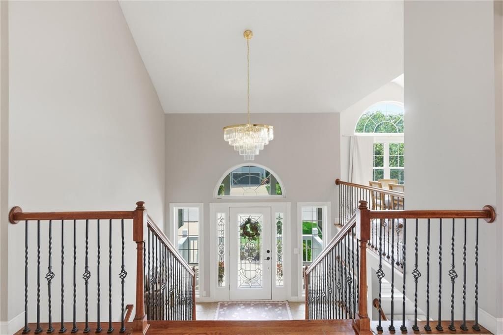 Photo 9 of 41 - 806 SW 34th Terrace, Lee's Summit, MO 64082