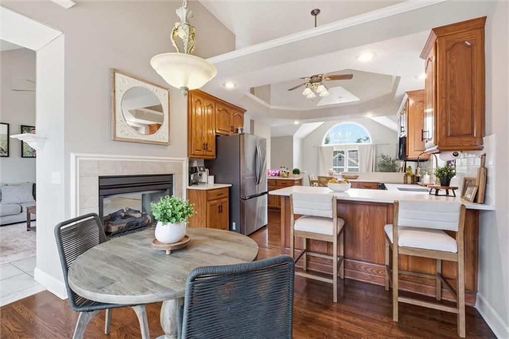 Photo 11 of 41 - 806 SW 34th Terrace, Lee's Summit, MO 64082