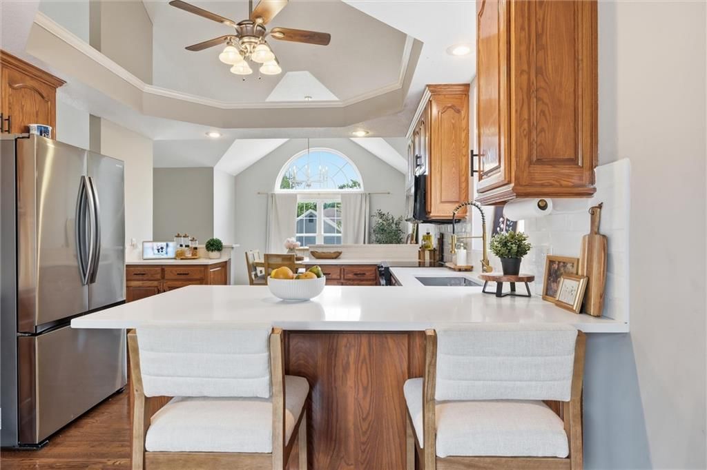 Photo 12 of 41 - 806 SW 34th Terrace, Lee's Summit, MO 64082