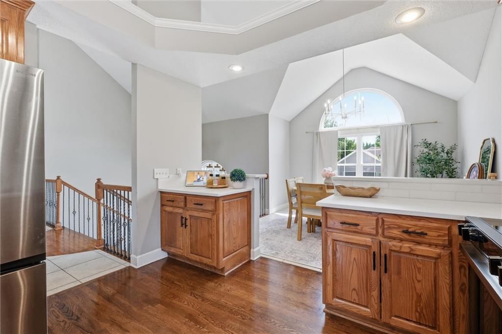 Photo 15 of 41 - 806 SW 34th Terrace, Lee's Summit, MO 64082