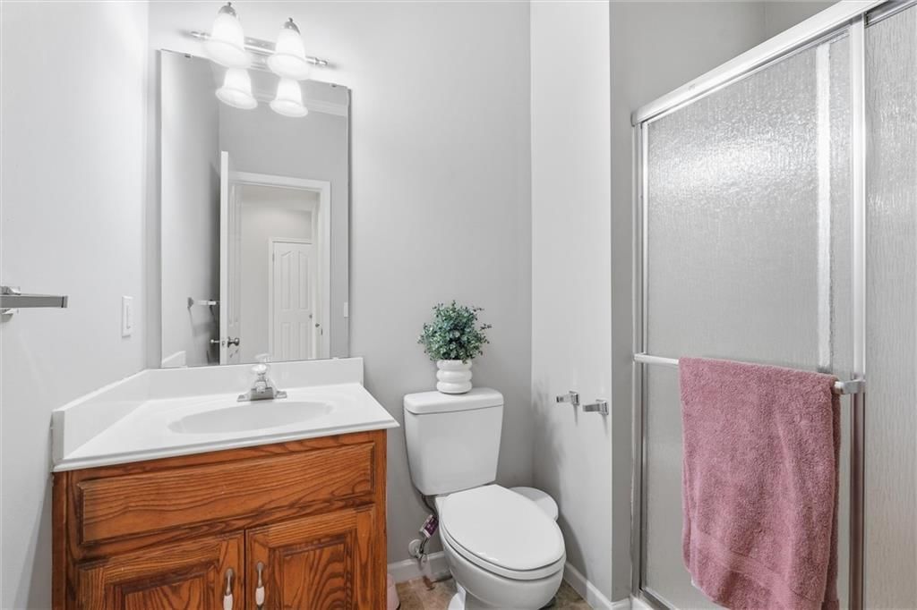 Photo 19 of 41 - 806 SW 34th Terrace, Lee's Summit, MO 64082