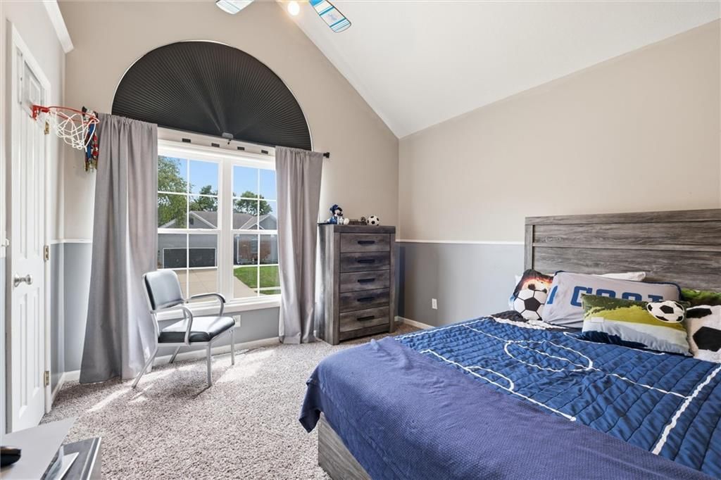 Photo 25 of 41 - 806 SW 34th Terrace, Lee's Summit, MO 64082