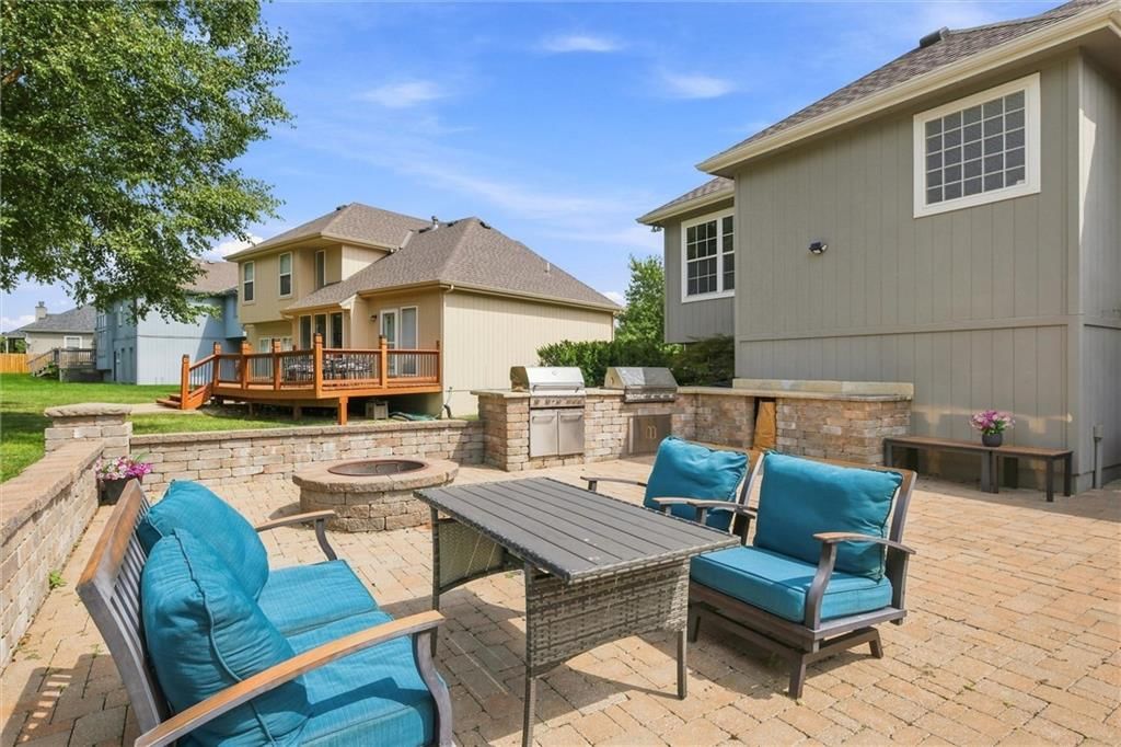 Photo 33 of 41 - 806 SW 34th Terrace, Lee's Summit, MO 64082