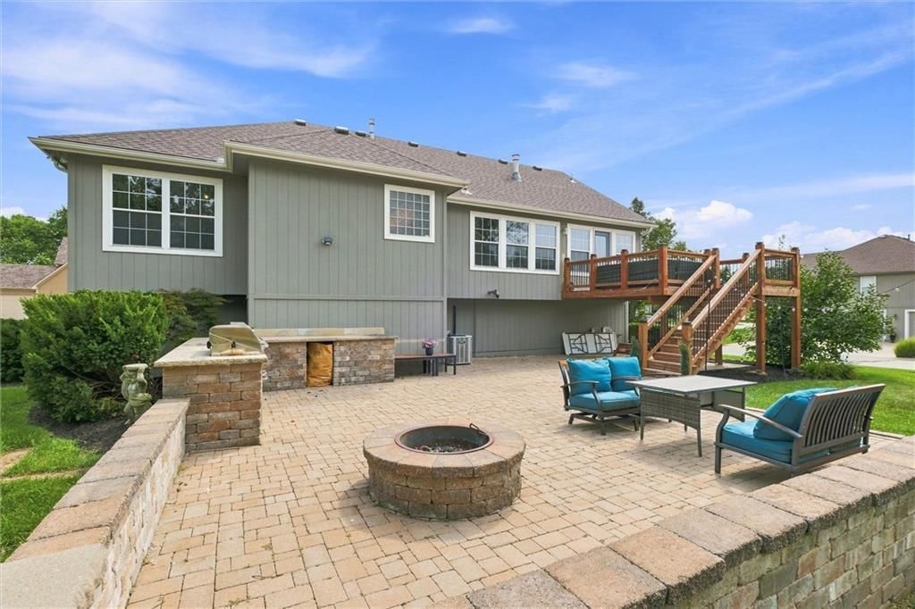 Photo 34 of 41 - 806 SW 34th Terrace, Lee's Summit, MO 64082