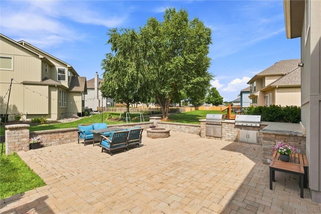 Photo 35 of 41 - 806 SW 34th Terrace, Lee's Summit, MO 64082