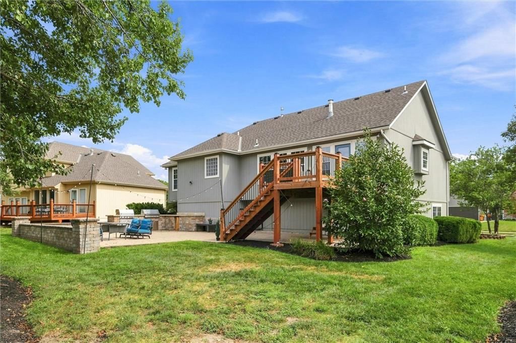 Photo 36 of 41 - 806 SW 34th Terrace, Lee's Summit, MO 64082