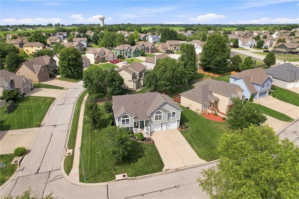 Photo 39 of 41 - 806 SW 34th Terrace, Lee's Summit, MO 64082