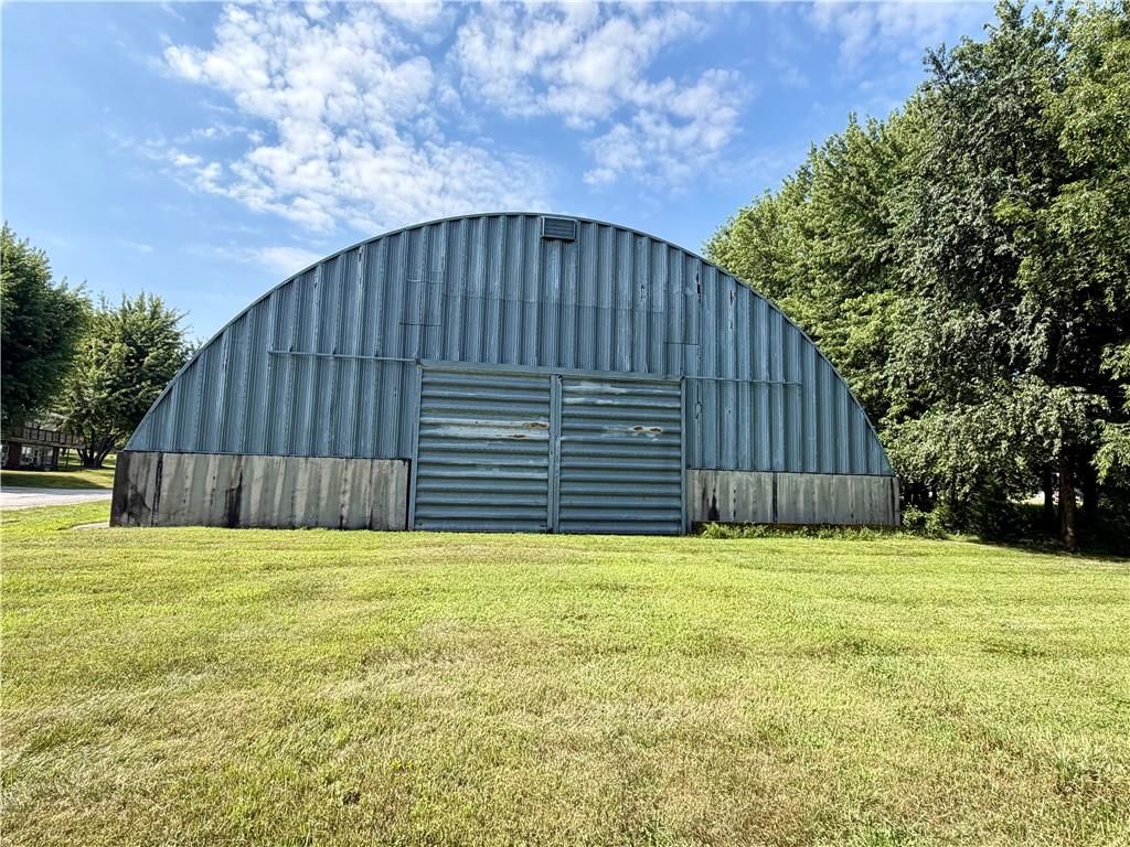 201 N Valleybrook Drive, Burlington Jct, MO