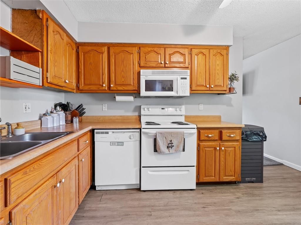 402 Clinton Street — photo 8