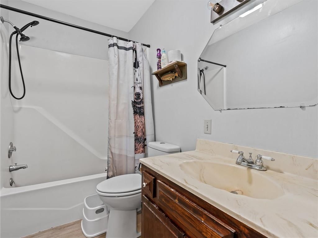 402 Clinton Street — photo 10