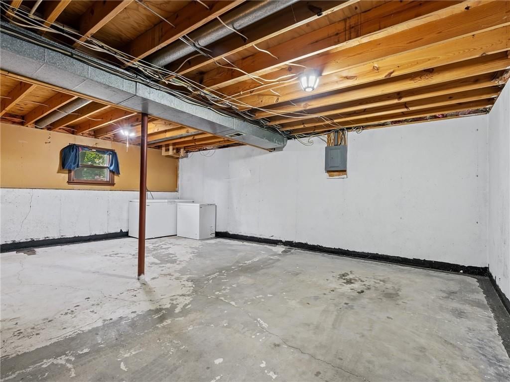 402 Clinton Street — photo 17