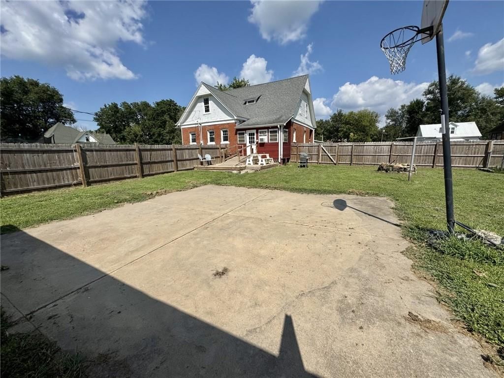200 S Moulton Street — photo 8